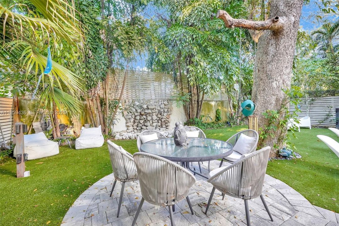 For Sale: $3,199,000 (4 beds, 4 baths, 3825 Square Feet)