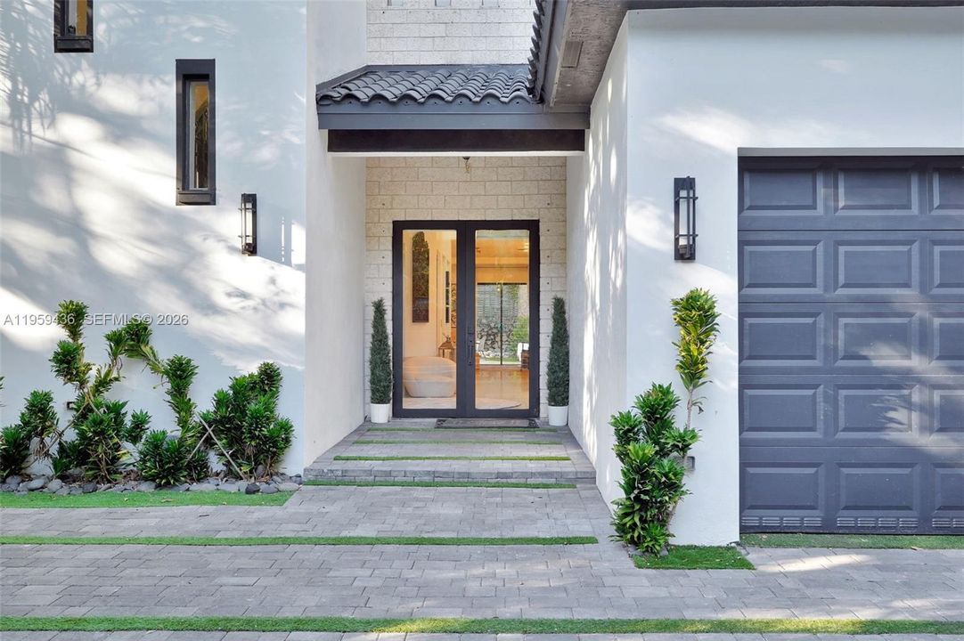For Sale: $3,199,000 (4 beds, 4 baths, 3825 Square Feet)