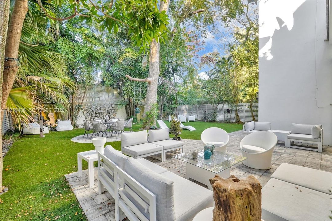 For Sale: $3,199,000 (4 beds, 4 baths, 3825 Square Feet)