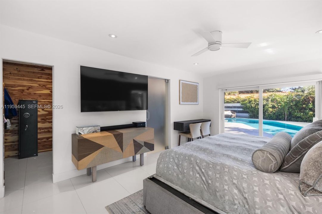 Activo con contrato: $1,950,000 (2 camas, 3 baños, 2988 Pies cuadrados)