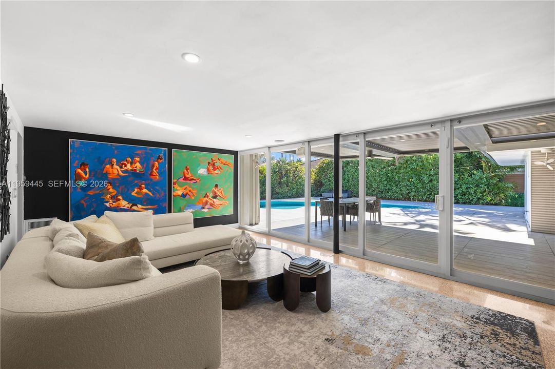 Activo con contrato: $1,950,000 (2 camas, 3 baños, 2988 Pies cuadrados)