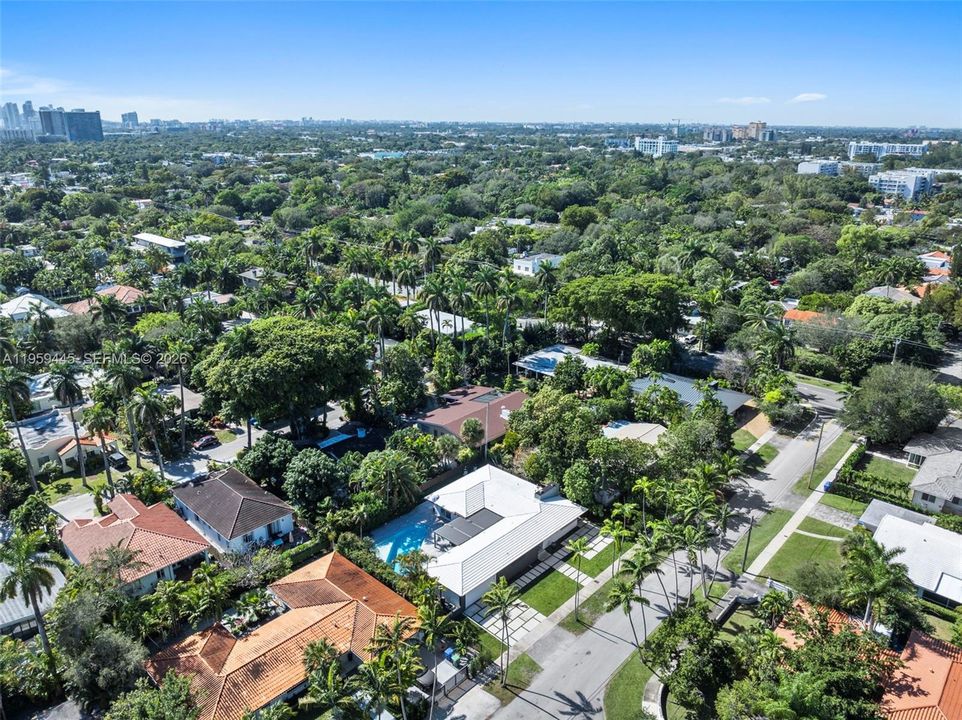 Activo con contrato: $1,950,000 (2 camas, 3 baños, 2988 Pies cuadrados)