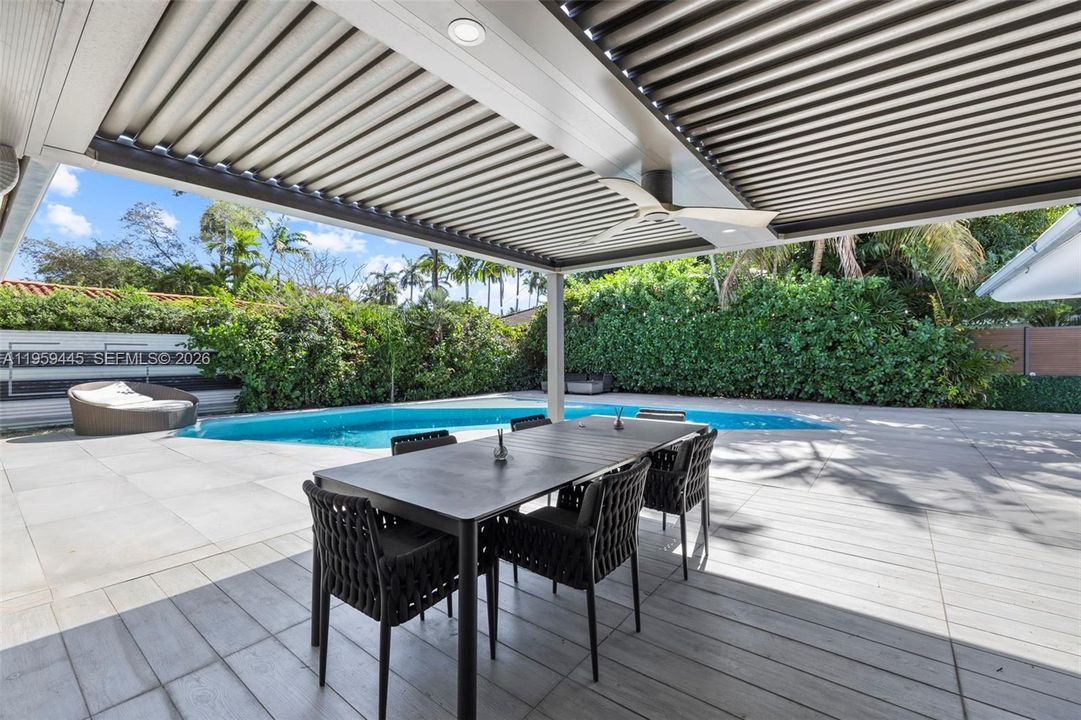 Activo con contrato: $1,950,000 (2 camas, 3 baños, 2988 Pies cuadrados)