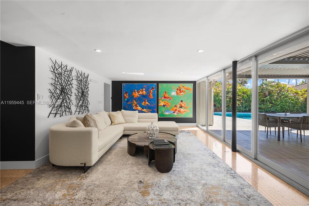 Activo con contrato: $1,950,000 (2 camas, 3 baños, 2988 Pies cuadrados)