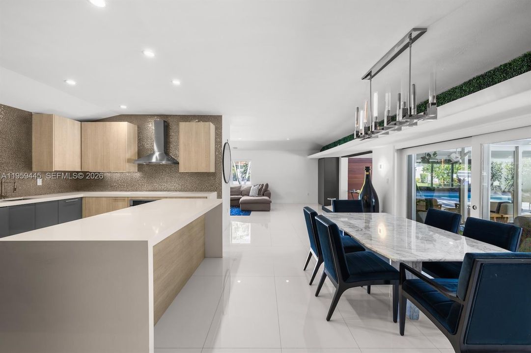 Activo con contrato: $1,950,000 (2 camas, 3 baños, 2988 Pies cuadrados)