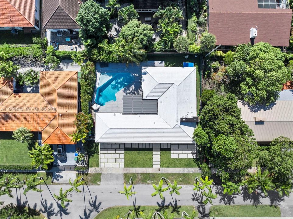 Activo con contrato: $1,950,000 (2 camas, 3 baños, 2988 Pies cuadrados)