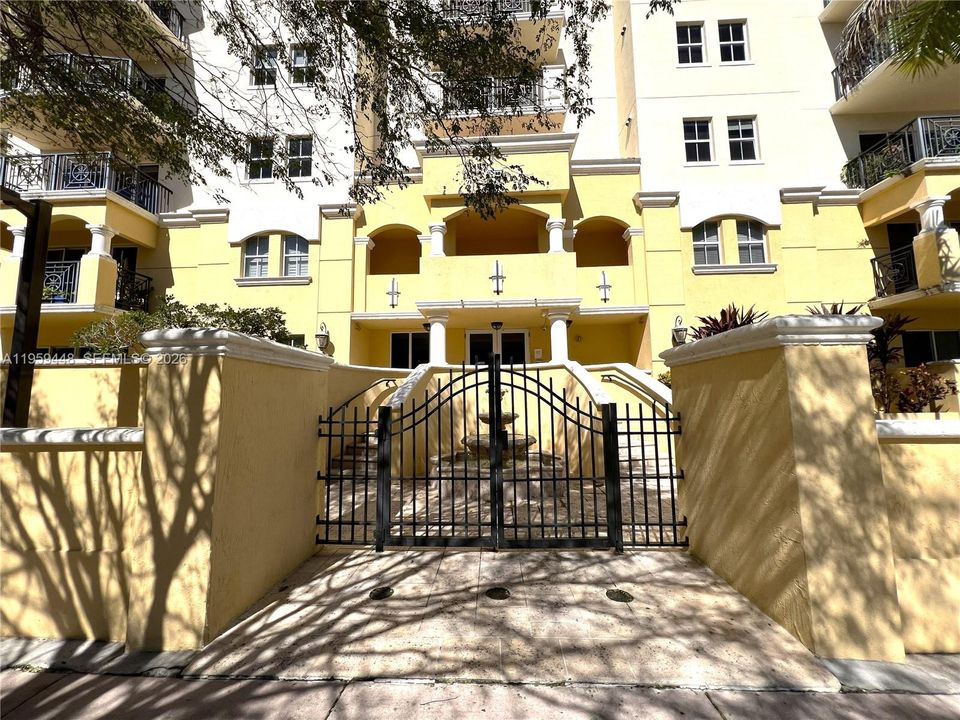 En Venta: $670,000 (2 camas, 2 baños, 1128 Pies cuadrados)