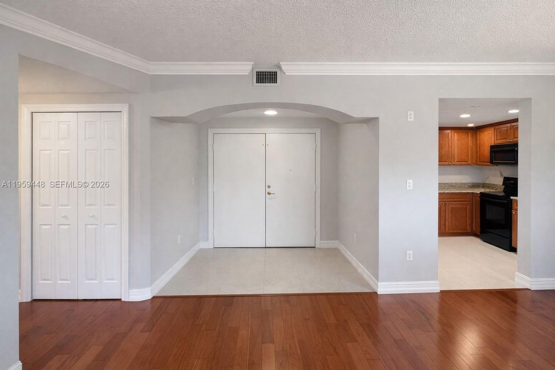En Venta: $670,000 (2 camas, 2 baños, 1128 Pies cuadrados)