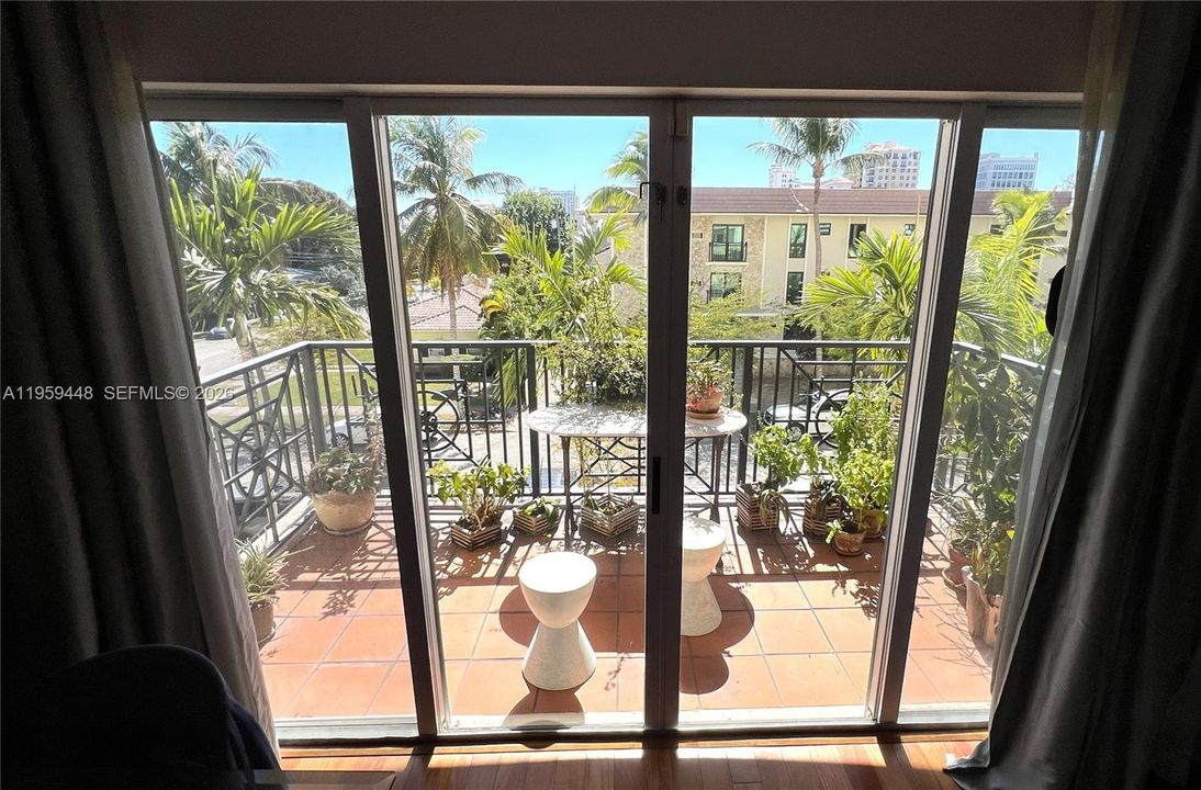 En Venta: $670,000 (2 camas, 2 baños, 1128 Pies cuadrados)