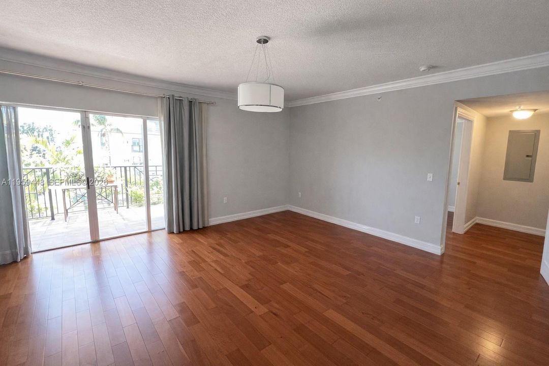 En Venta: $670,000 (2 camas, 2 baños, 1128 Pies cuadrados)