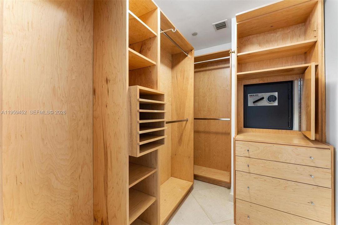 En Venta: $7,800,000 (3 camas, 3 baños, 2671 Pies cuadrados)
