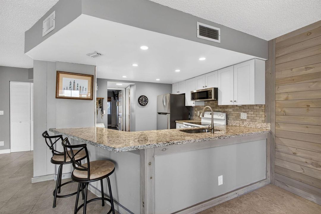 Kitchen/ Bar