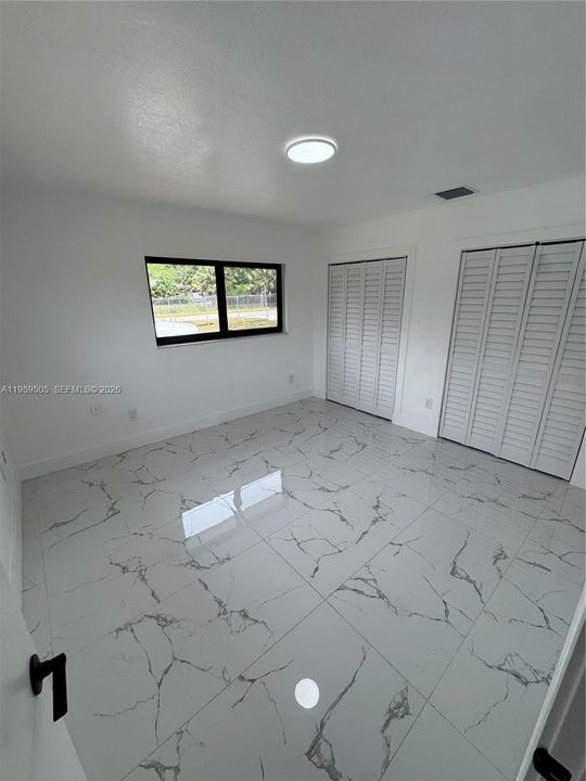 Activo con contrato: $949,000 (4 camas, 3 baños, 2111 Pies cuadrados)
