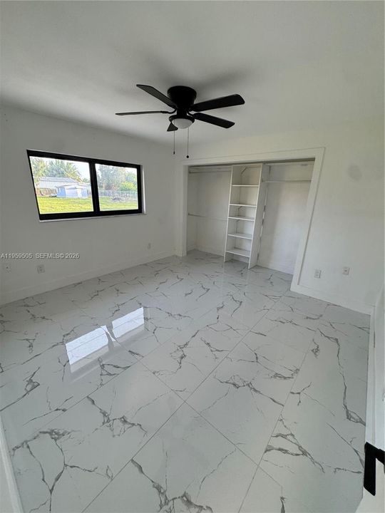 Activo con contrato: $949,000 (4 camas, 3 baños, 2111 Pies cuadrados)