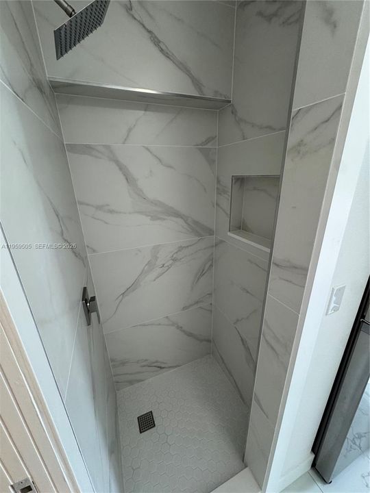 Activo con contrato: $949,000 (4 camas, 3 baños, 2111 Pies cuadrados)