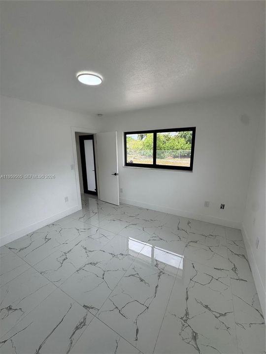 Activo con contrato: $949,000 (4 camas, 3 baños, 2111 Pies cuadrados)