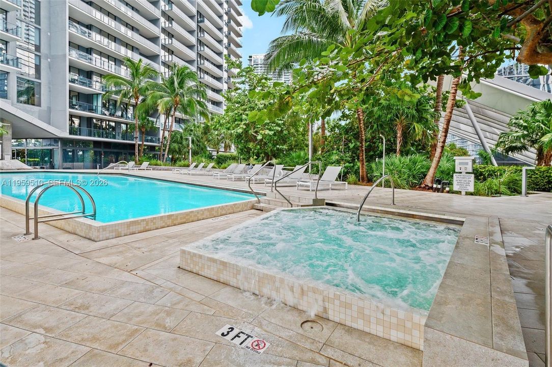 Vendido Recientemente: $1,399,000 (3 camas, 3 baños, 1675 Pies cuadrados)