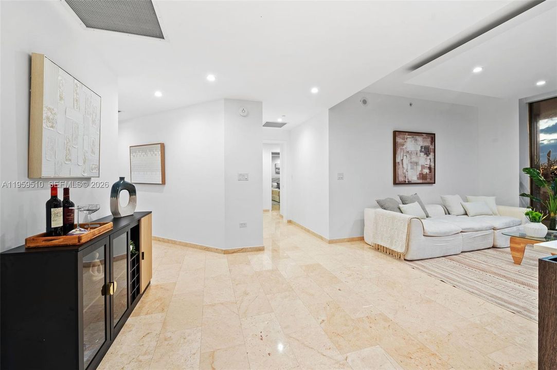 Vendido Recientemente: $1,399,000 (3 camas, 3 baños, 1675 Pies cuadrados)