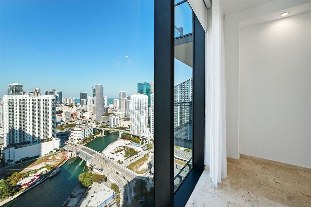 Vendido Recientemente: $1,399,000 (3 camas, 3 baños, 1675 Pies cuadrados)