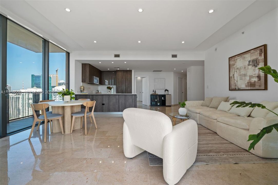 Vendido Recientemente: $1,399,000 (3 camas, 3 baños, 1675 Pies cuadrados)