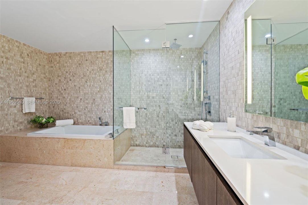 Vendido Recientemente: $1,399,000 (3 camas, 3 baños, 1675 Pies cuadrados)