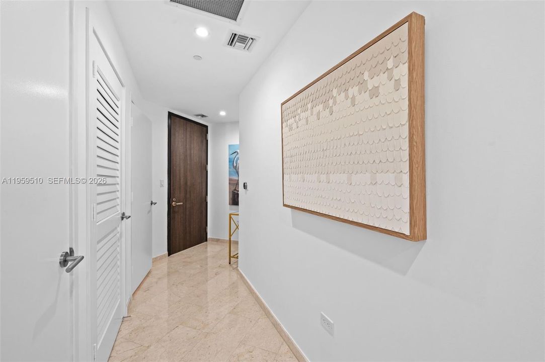 Vendido Recientemente: $1,399,000 (3 camas, 3 baños, 1675 Pies cuadrados)