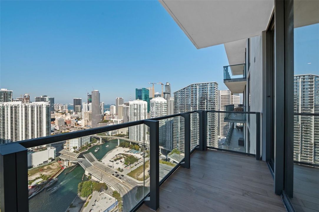 Vendido Recientemente: $1,399,000 (3 camas, 3 baños, 1675 Pies cuadrados)