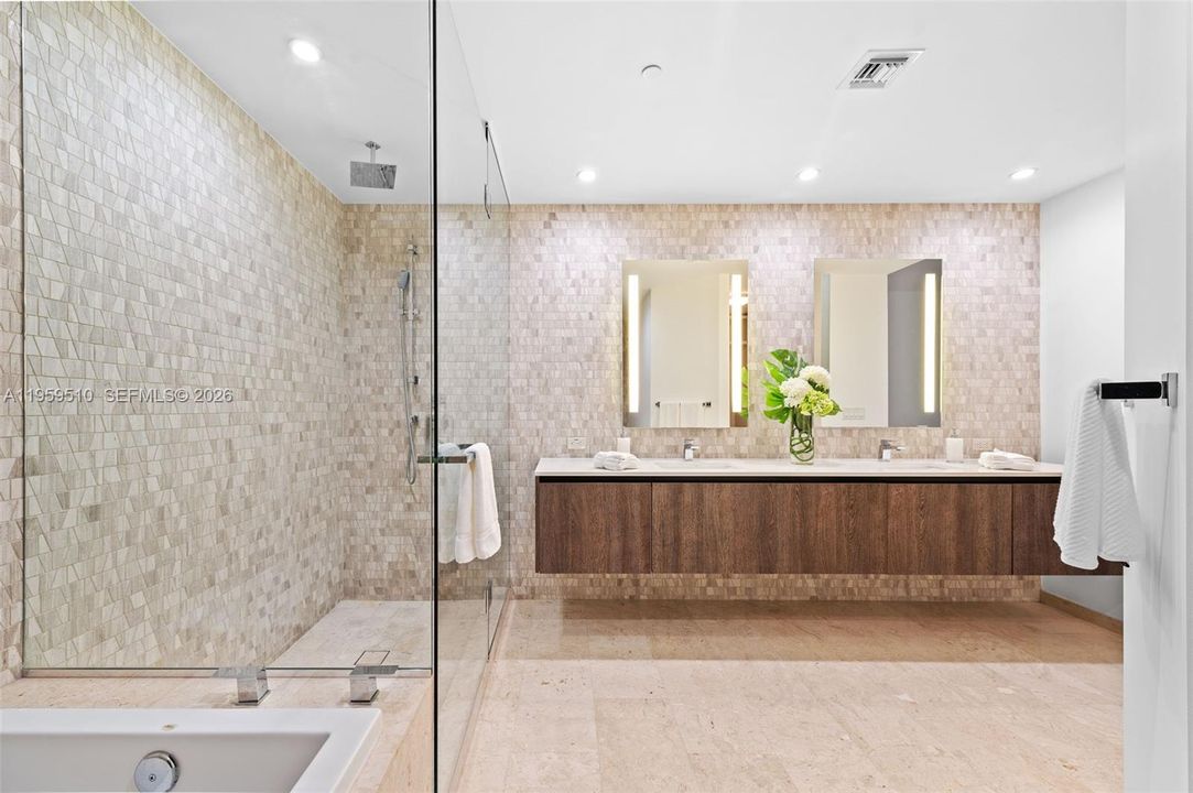 Vendido Recientemente: $1,399,000 (3 camas, 3 baños, 1675 Pies cuadrados)