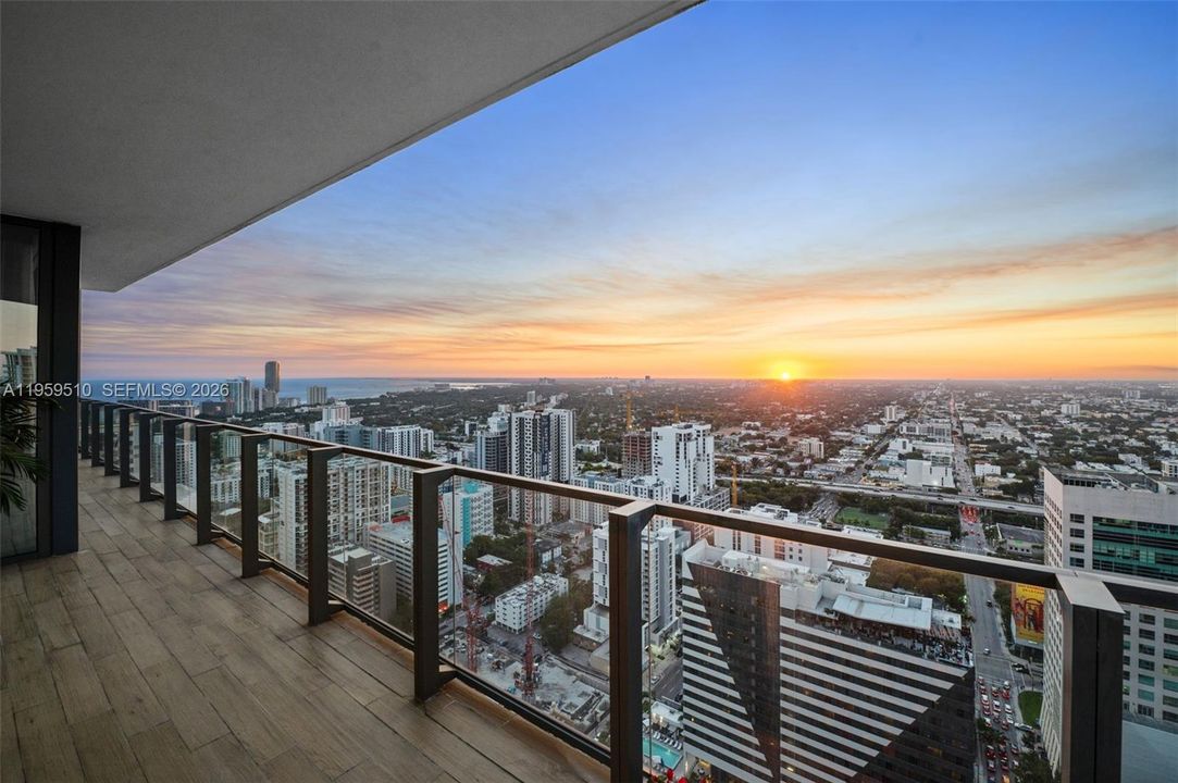 Vendido Recientemente: $1,399,000 (3 camas, 3 baños, 1675 Pies cuadrados)