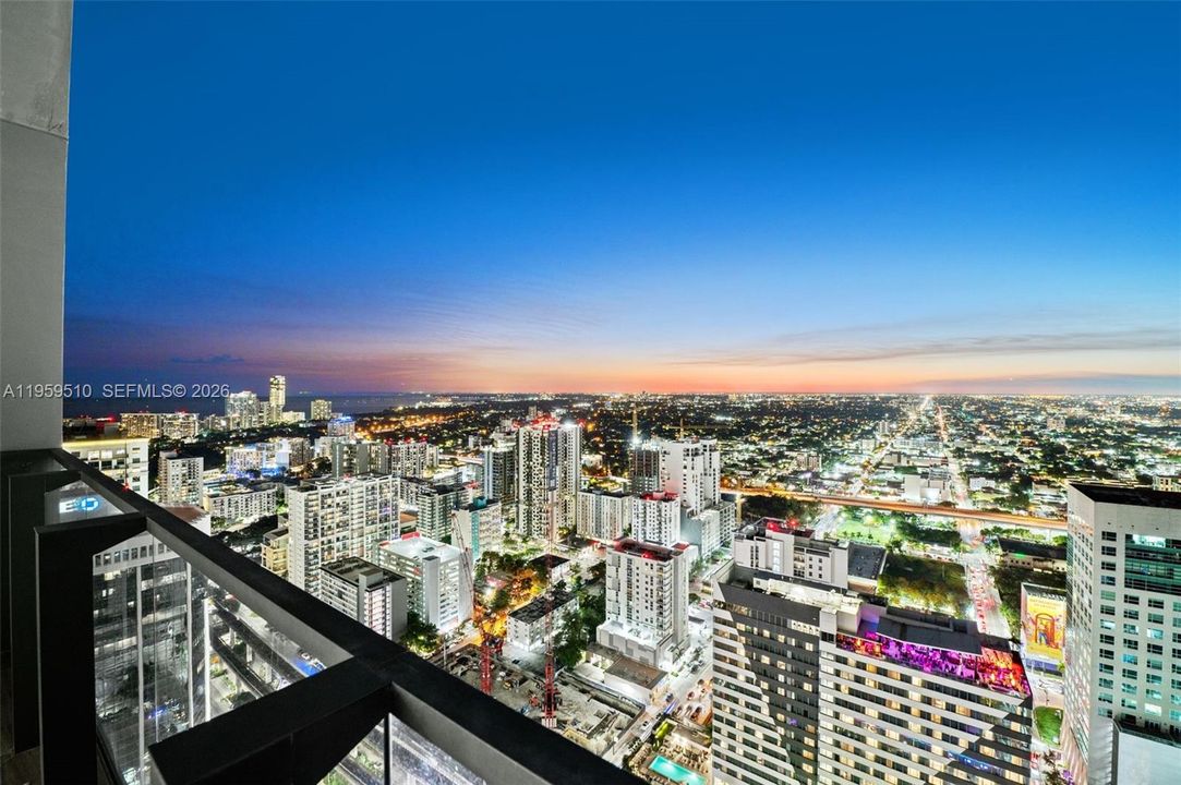 Vendido Recientemente: $1,399,000 (3 camas, 3 baños, 1675 Pies cuadrados)