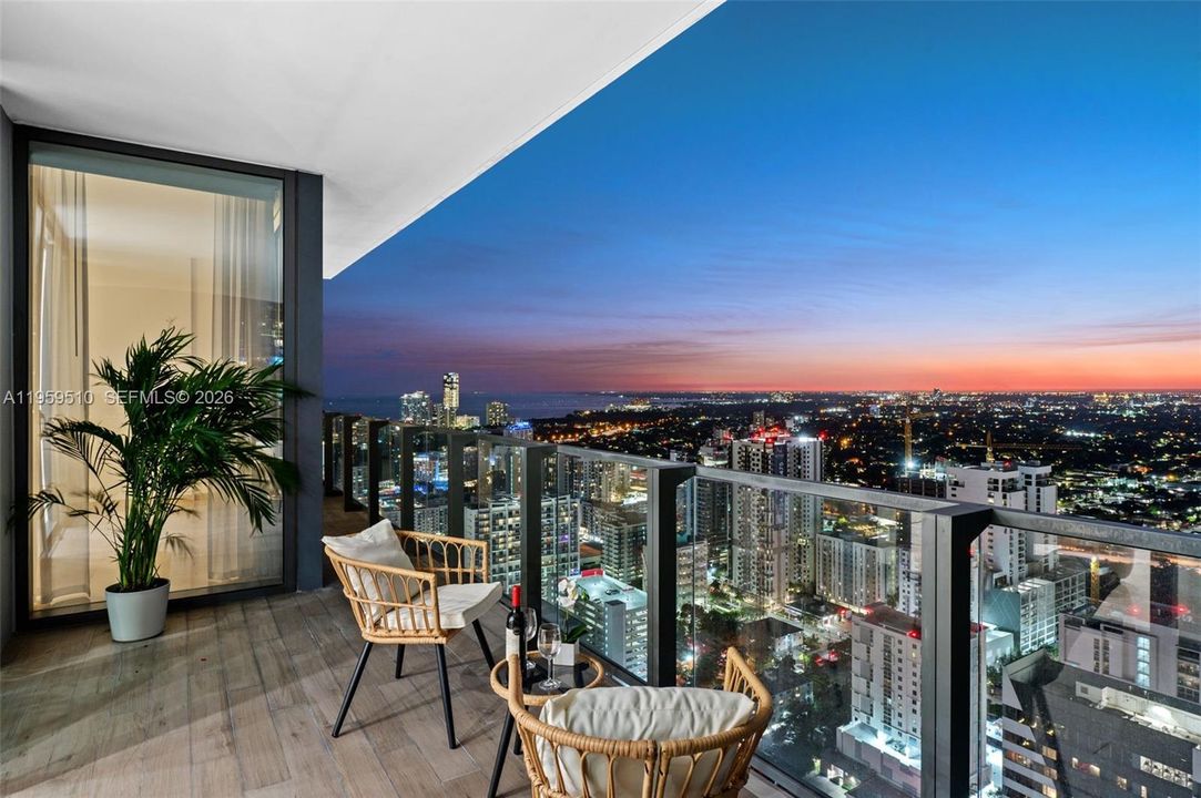 Vendido Recientemente: $1,399,000 (3 camas, 3 baños, 1675 Pies cuadrados)