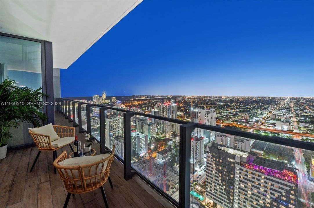 Vendido Recientemente: $1,399,000 (3 camas, 3 baños, 1675 Pies cuadrados)