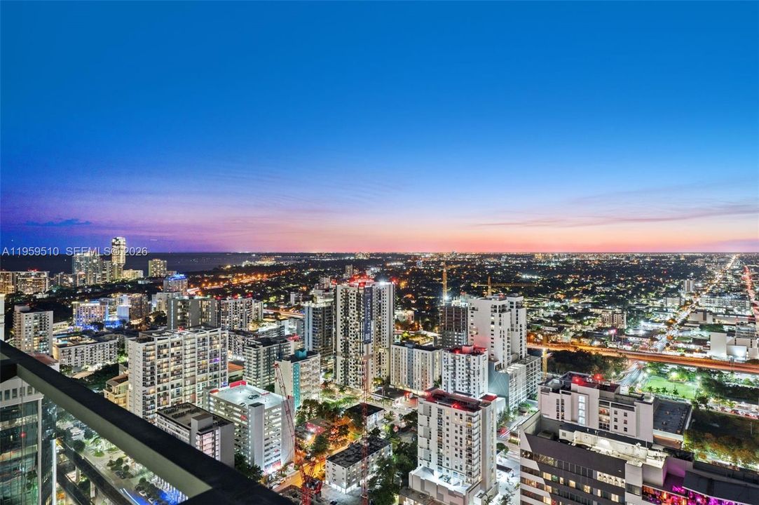Vendido Recientemente: $1,399,000 (3 camas, 3 baños, 1675 Pies cuadrados)