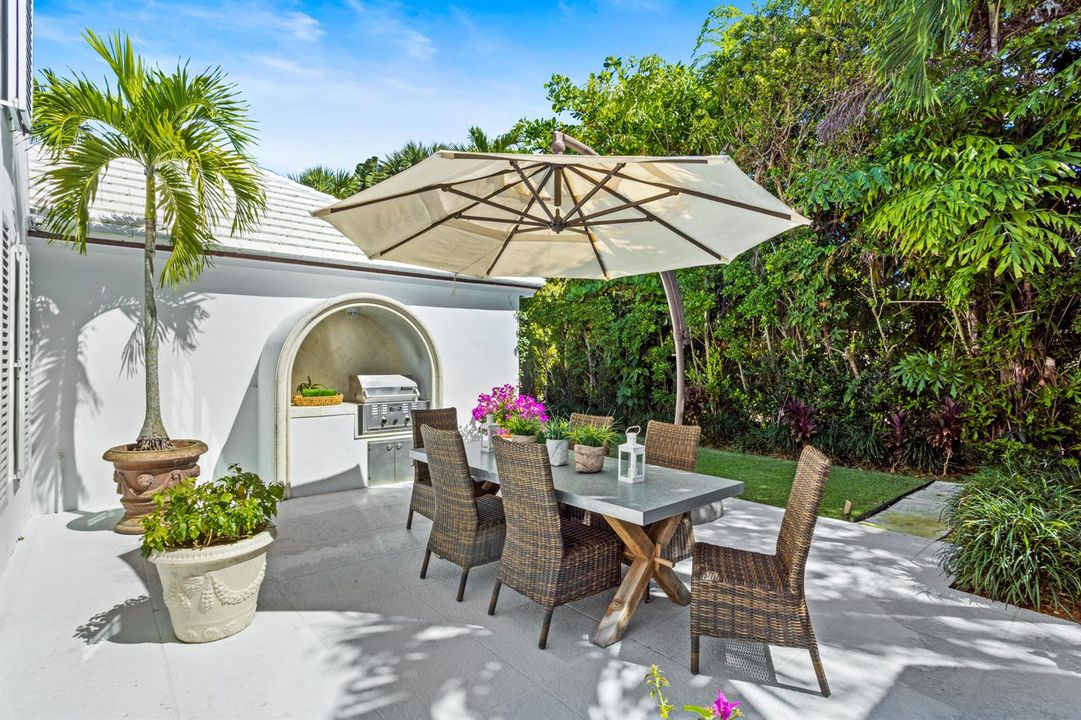 PATIO_DINING_ANGLE