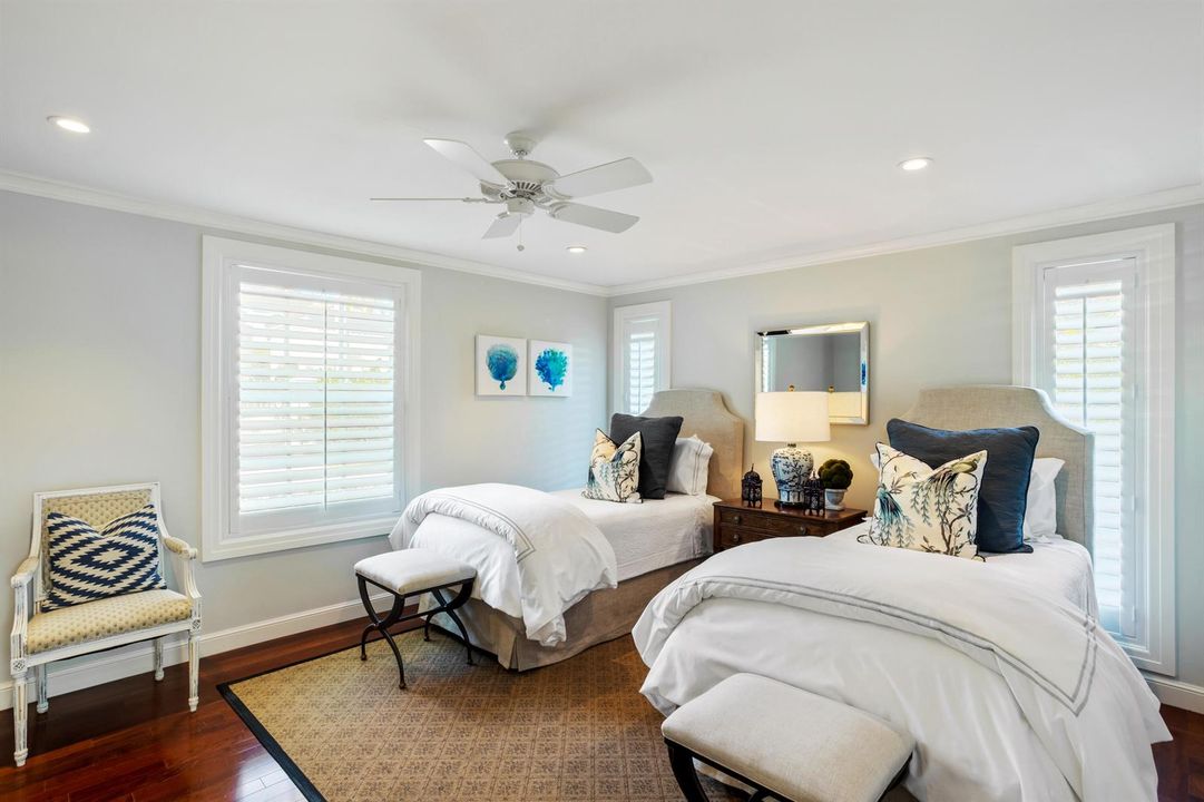 GUEST_BED_RIGHT_ANGLE
