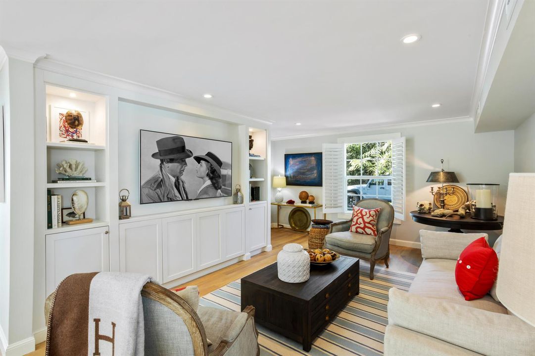 FAMILY_ROOM_RIGHT_ANGLE