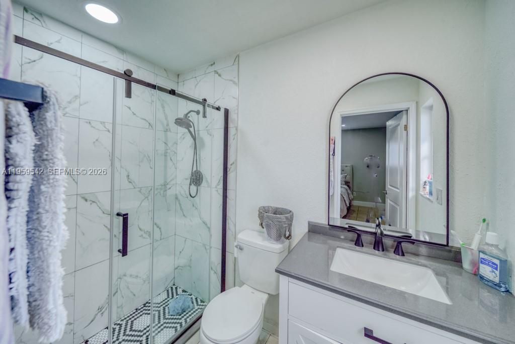 En Venta: $320,000 (3 camas, 2 baños, 1213 Pies cuadrados)