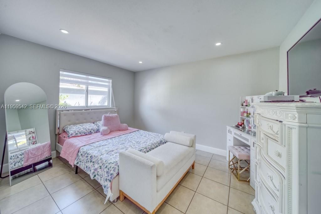 En Venta: $320,000 (3 camas, 2 baños, 1213 Pies cuadrados)