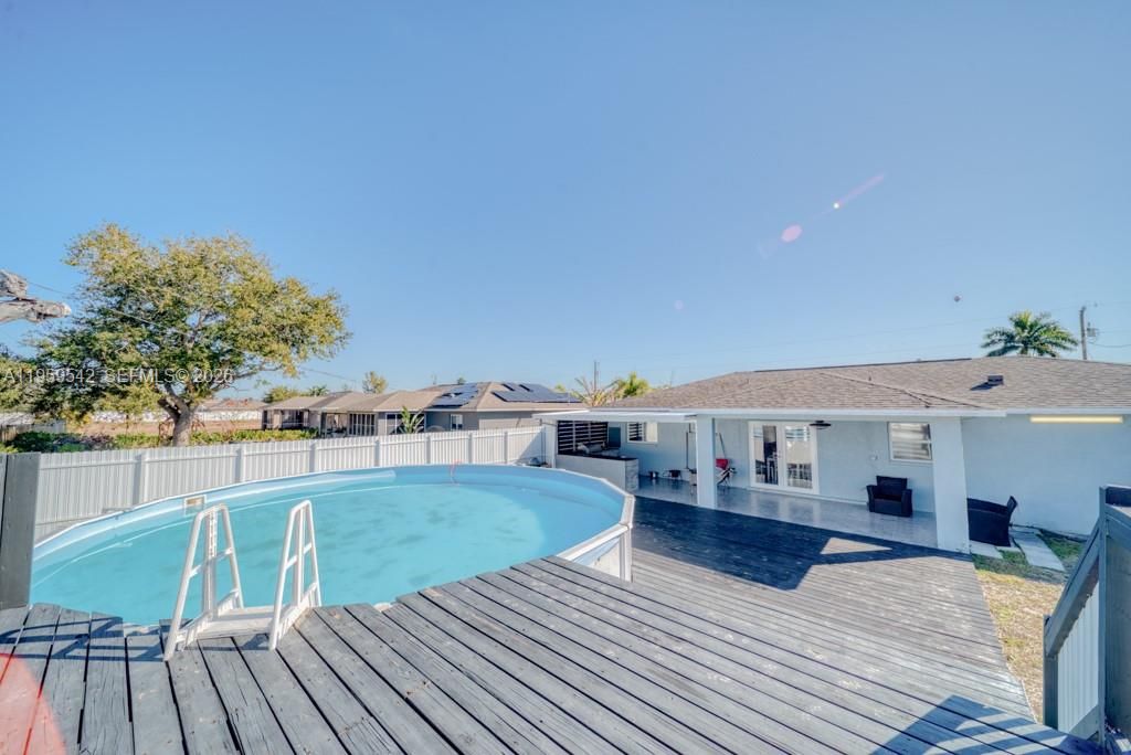 En Venta: $320,000 (3 camas, 2 baños, 1213 Pies cuadrados)