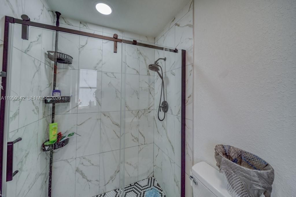 En Venta: $320,000 (3 camas, 2 baños, 1213 Pies cuadrados)