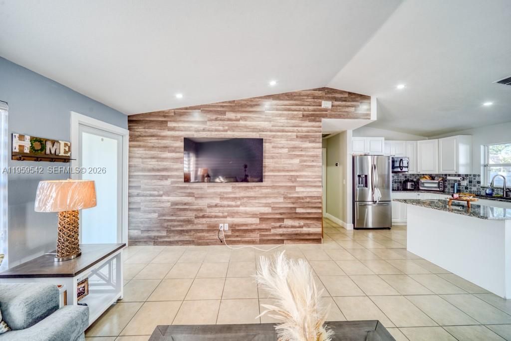 En Venta: $320,000 (3 camas, 2 baños, 1213 Pies cuadrados)