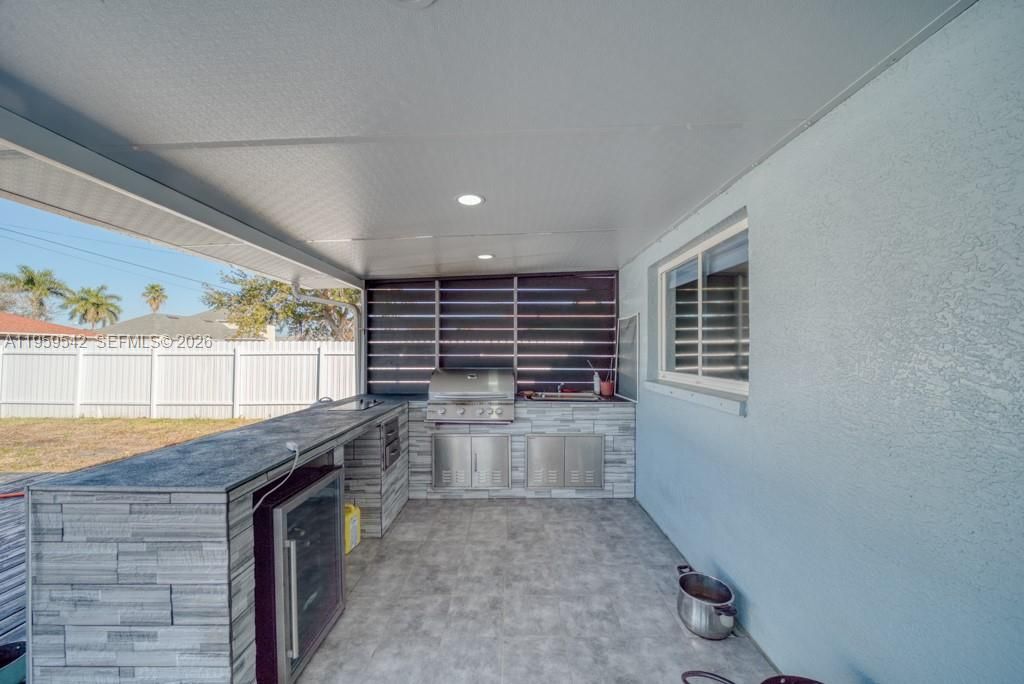 En Venta: $320,000 (3 camas, 2 baños, 1213 Pies cuadrados)