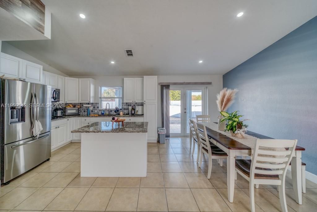 En Venta: $320,000 (3 camas, 2 baños, 1213 Pies cuadrados)