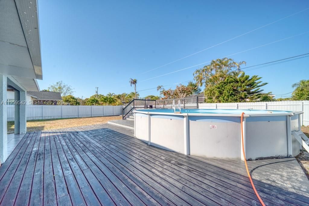 En Venta: $320,000 (3 camas, 2 baños, 1213 Pies cuadrados)