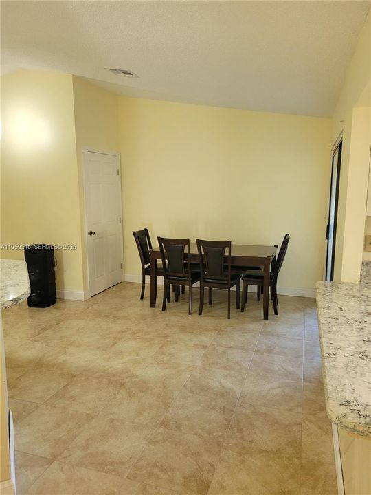 En Venta: $325,000 (3 camas, 2 baños, 0 Pies cuadrados)