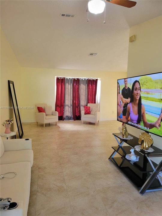 En Venta: $325,000 (3 camas, 2 baños, 0 Pies cuadrados)