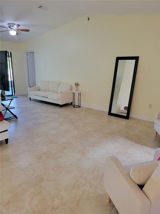 En Venta: $325,000 (3 camas, 2 baños, 0 Pies cuadrados)