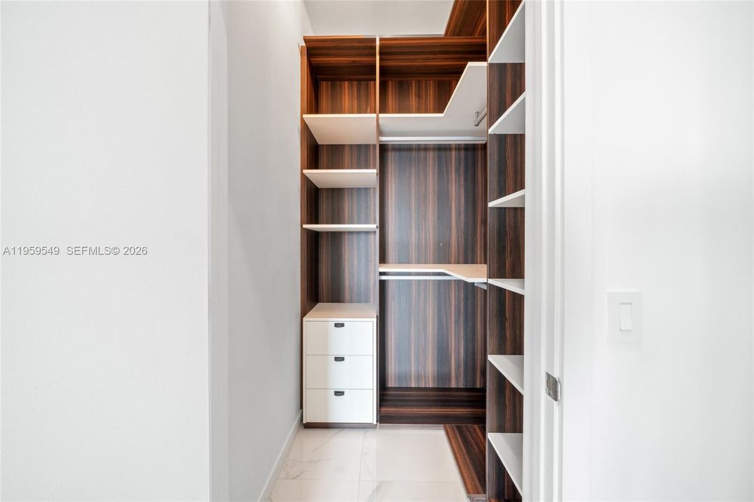 Activo con contrato: $19,000 (4 camas, 4 baños, 2663 Pies cuadrados)