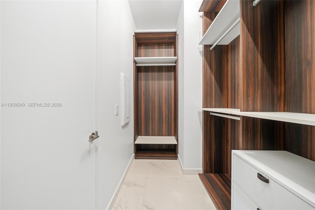 Activo con contrato: $19,000 (4 camas, 4 baños, 2663 Pies cuadrados)