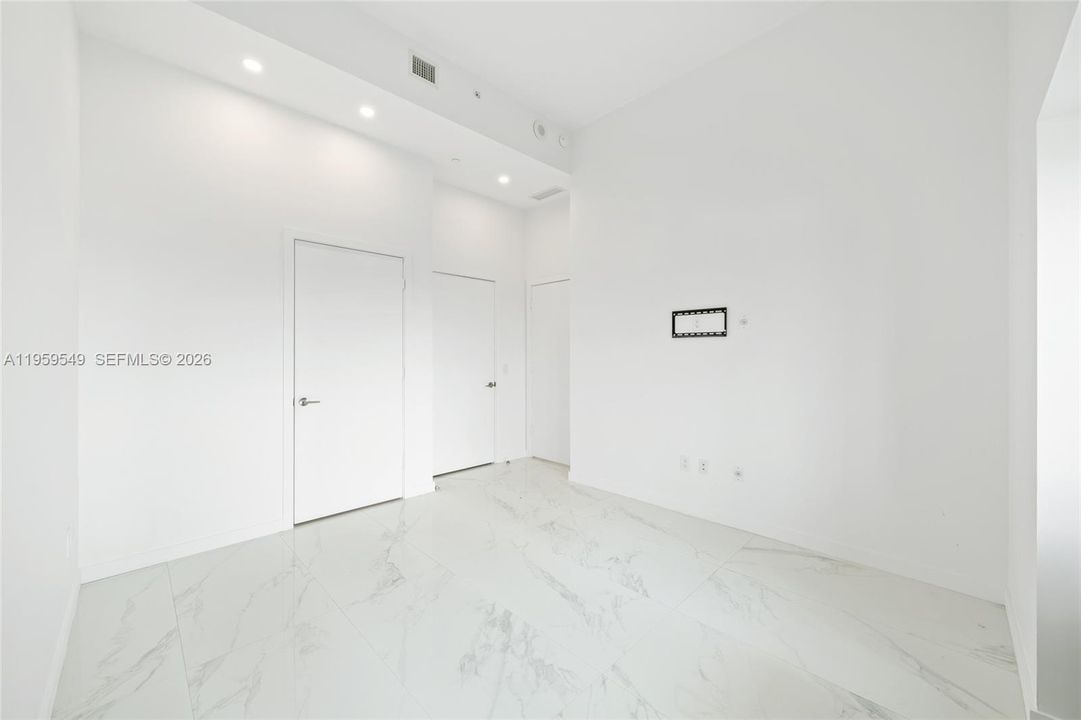 Activo con contrato: $19,000 (4 camas, 4 baños, 2663 Pies cuadrados)